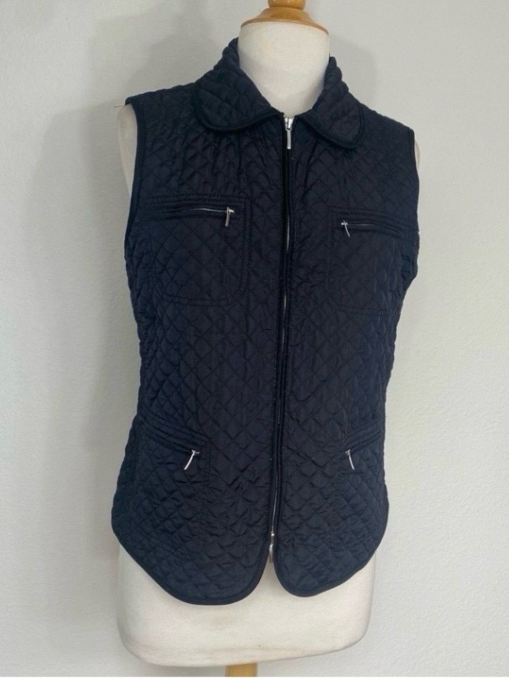 Talbots Women's Black Sleeveless Quilted Vest Size MP Classic Outdoor Cabincore